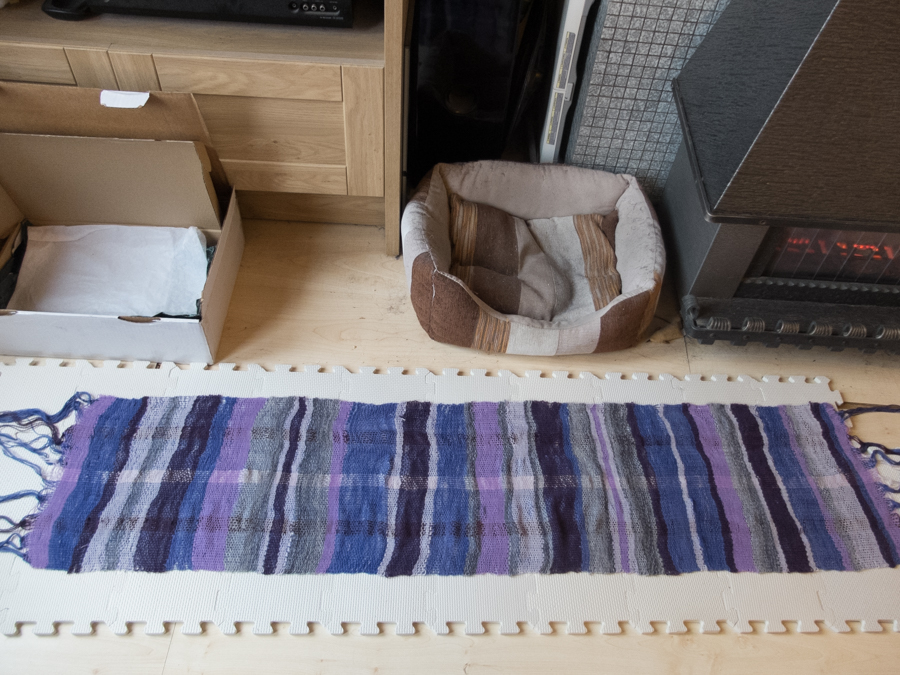 Rigid heddle weaving