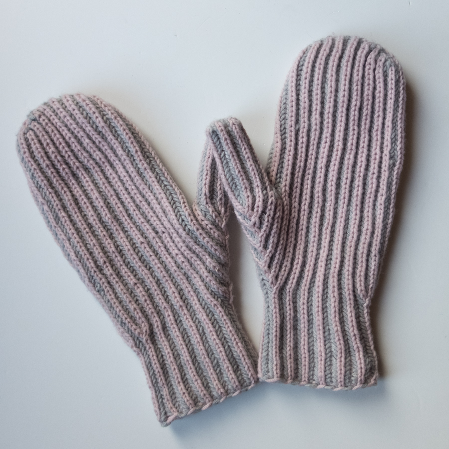 Finger-up brioche mittens