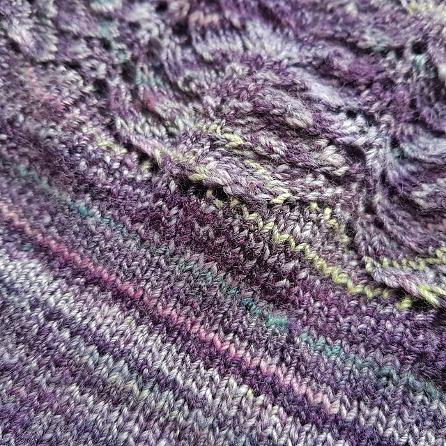 Close up of the Roseroot top fabric. You can see that it contains other colours than purple peeking through